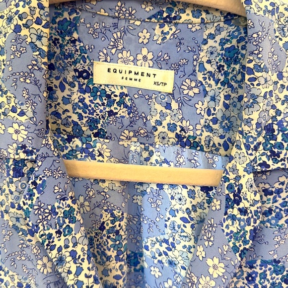 Equipment 100% Silk Blue & White Blouse Size Size XS - Picture 2 of 5